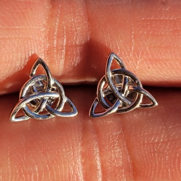Irish triquetra Celtic knot 925 sterling silver studs earrings - Picture 5 of 13